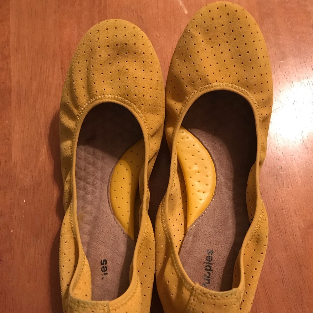 Hush Puppies, “Chaste ballet flats”, suede